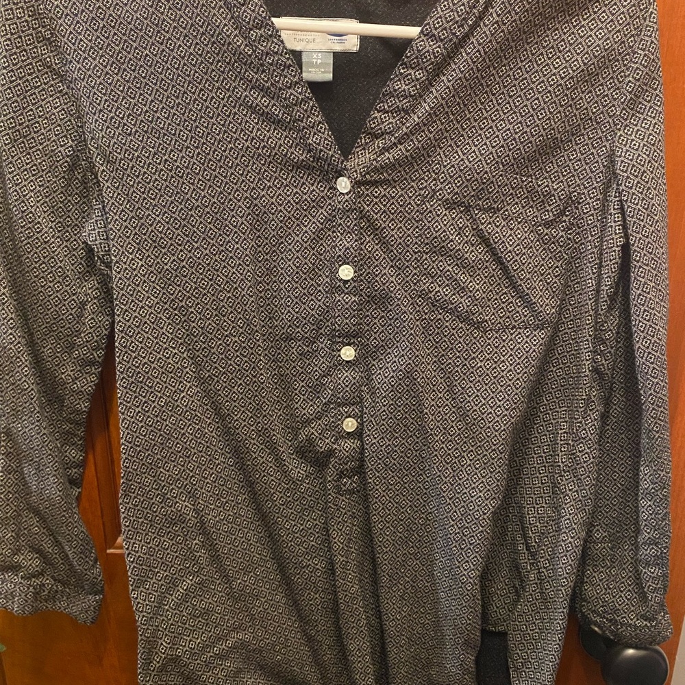 Old Navy Black Casual Button Down Shirt